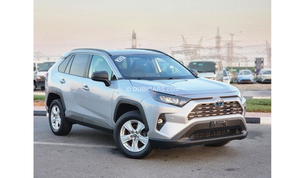 Toyota RAV4 LE Toyota RAV4 Hybrid 2021