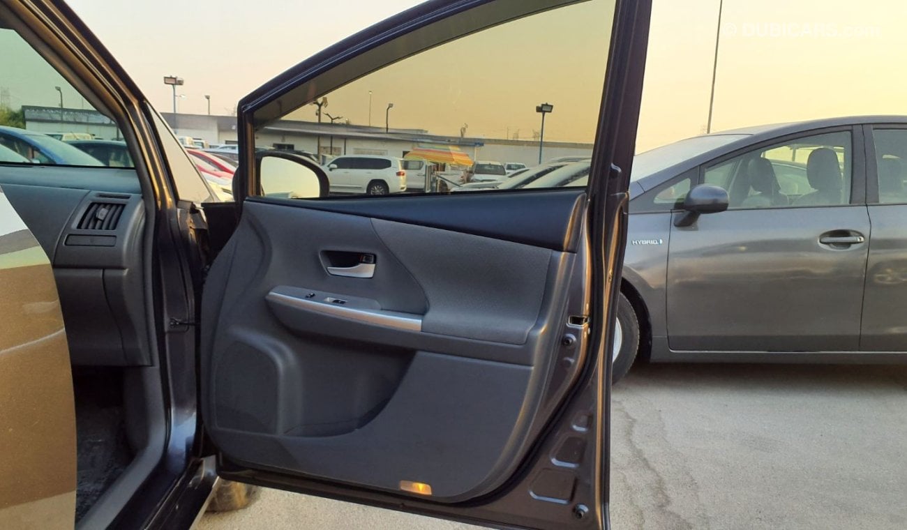 تويوتا برياس Toyota Prius V 7 Seater Orignal LHD