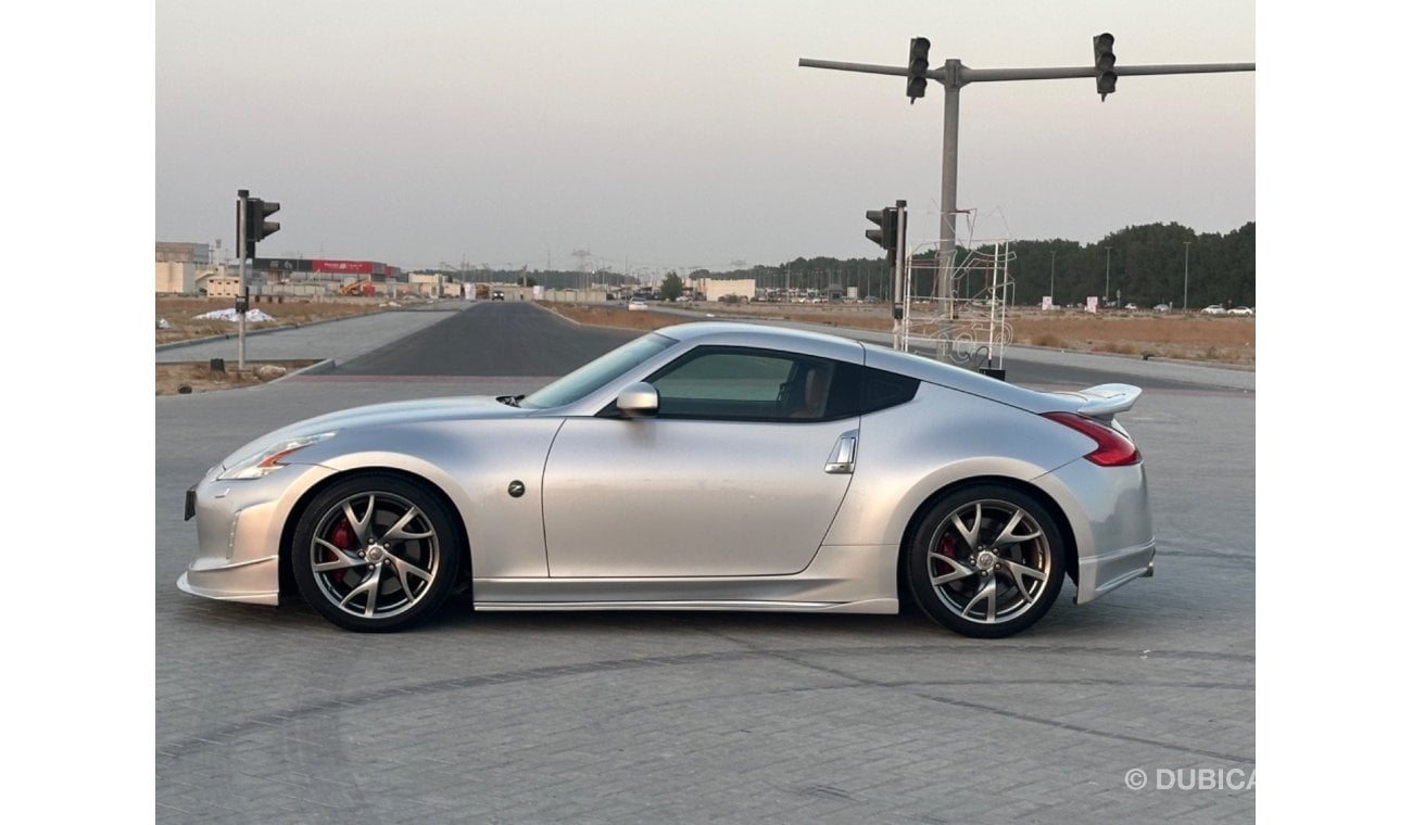 نيسان 370Z سبورت موديل 2016 خليجي حاله ممتازه من الداخل والخارج فل مواصفات