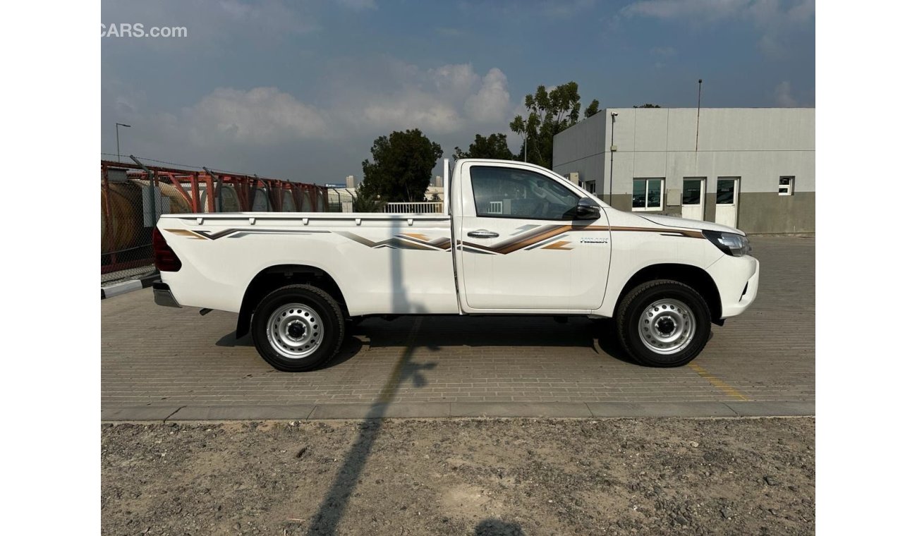 Toyota Hilux 2.7 petrol engine // single cap // 4x4 // model 2024