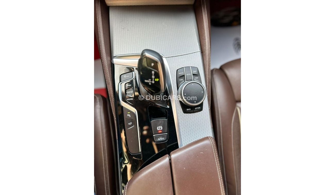 بي أم دبليو 530i Luxury M Sport Package 2.0L