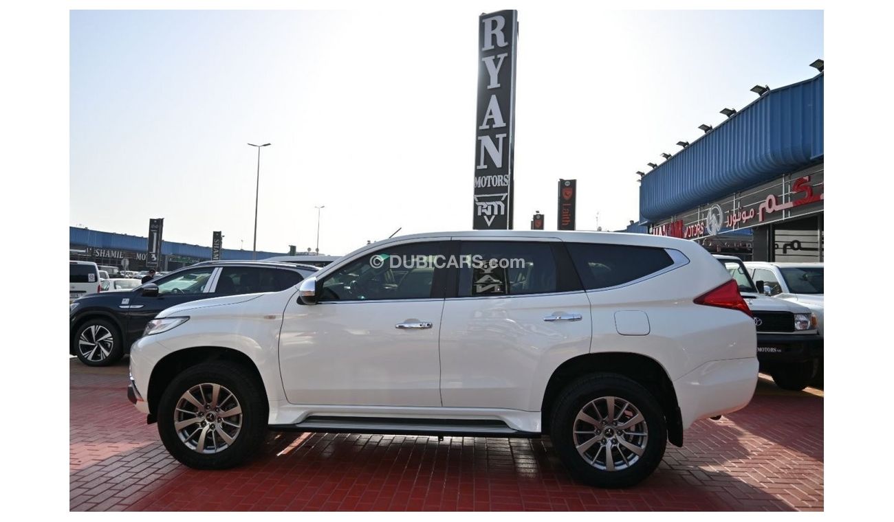 Mitsubishi Montero Mitsubishi Montero Sport 3.0L, SUV, 2WD, 5 Door Color: White Model: 2017