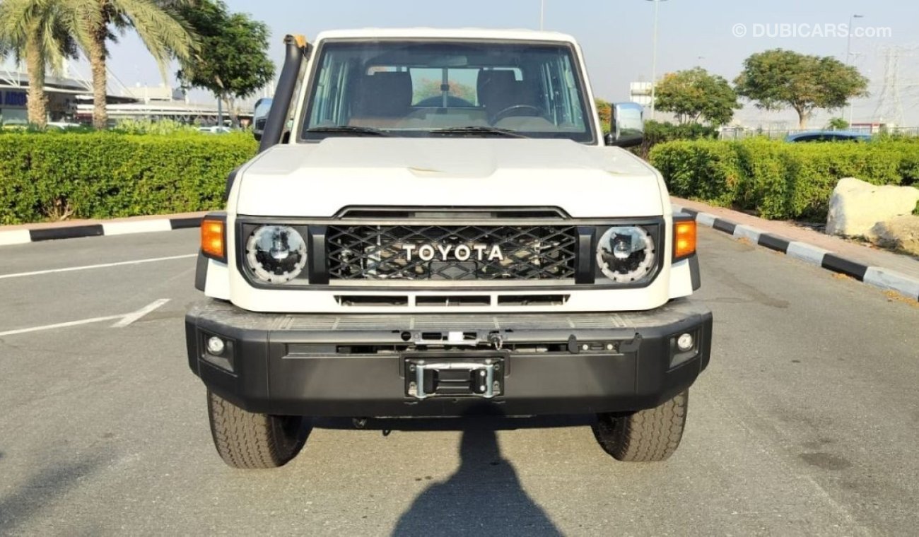 تويوتا لاند كروزر بيك آب TOYOTA LAND CRUISER DOUBLE CAB PICKUP 2.8L A/T EXPORT ONLY