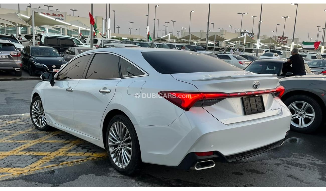 Toyota Avalon Limited Free accident,GCC, Full options, 3.5L, V6