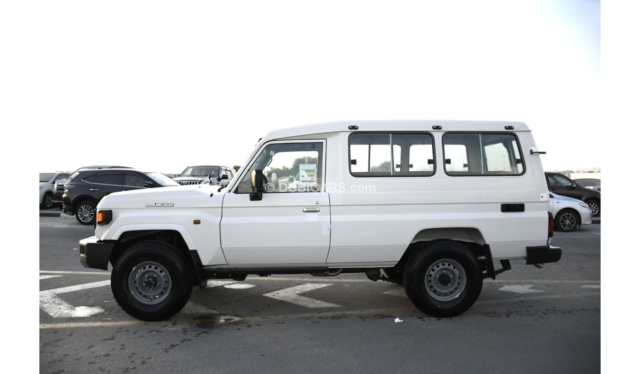 تويوتا لاند كروزر هارد توب 78 Series  Petrol 4.0L V6 Automatic