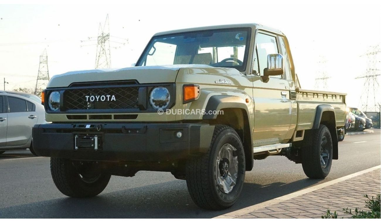 Toyota Land Cruiser Pick Up 79 S-DLX V6 4.0L PETROL 4WD A/T 2024YM