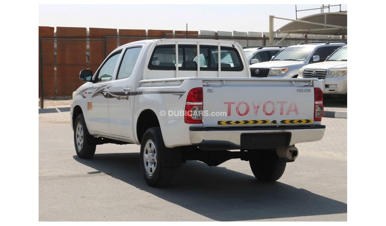 تويوتا هيلوكس 2015 | HILUX 4X4 DIESEL - DOUBLE CABIN PICKUP WITH GCC SPECS AND EXCELLENT CONDITION