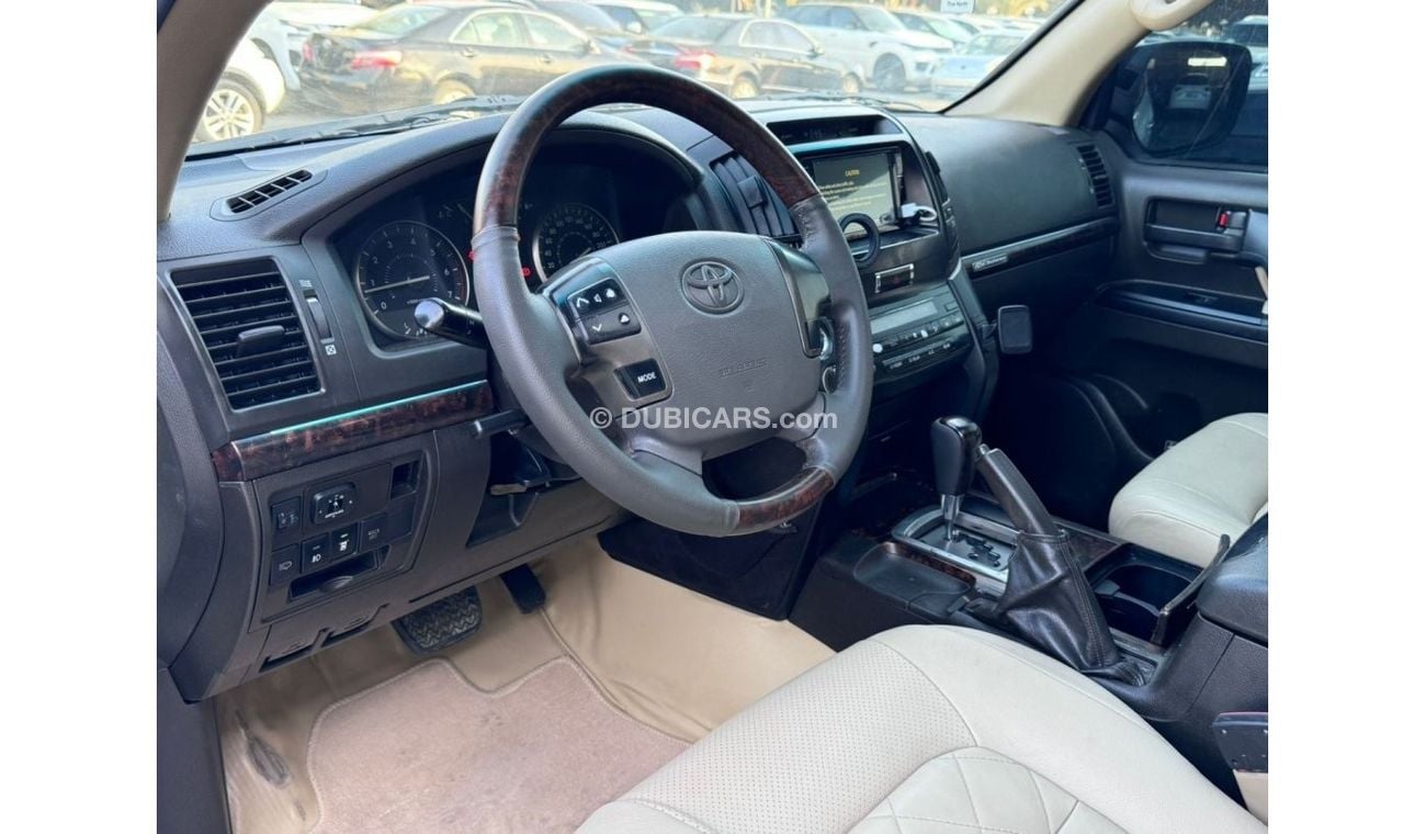 Toyota Land Cruiser GXR V8 خليجي