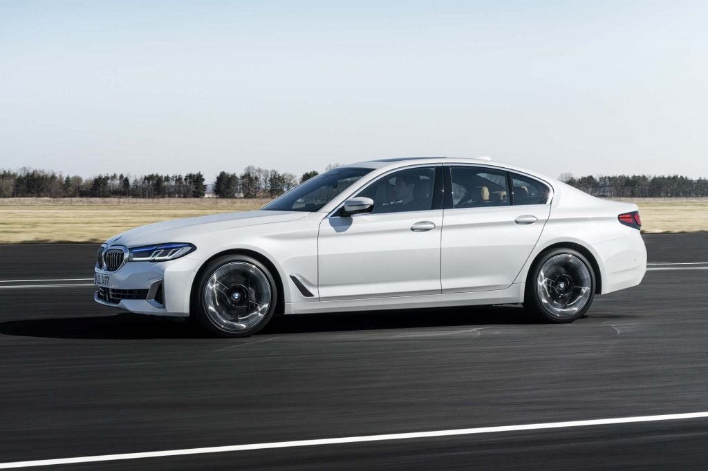 BMW 540i exterior - Side Profile