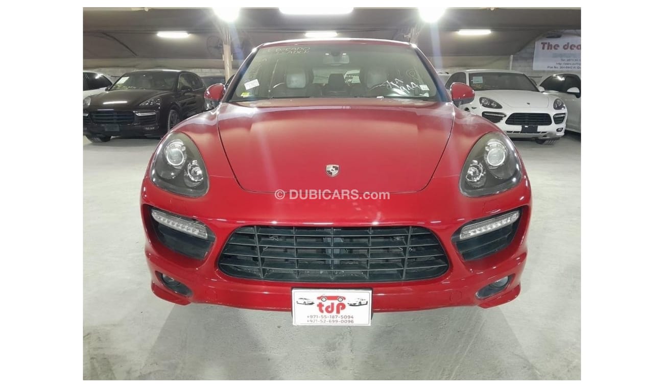 Porsche Cayenne PORSCHE CAYENNE GTS 4.8L 2013, WITH GTS INTERIOR PACKAGE, SPORTS CHRONO PACKAGE AND MORE..