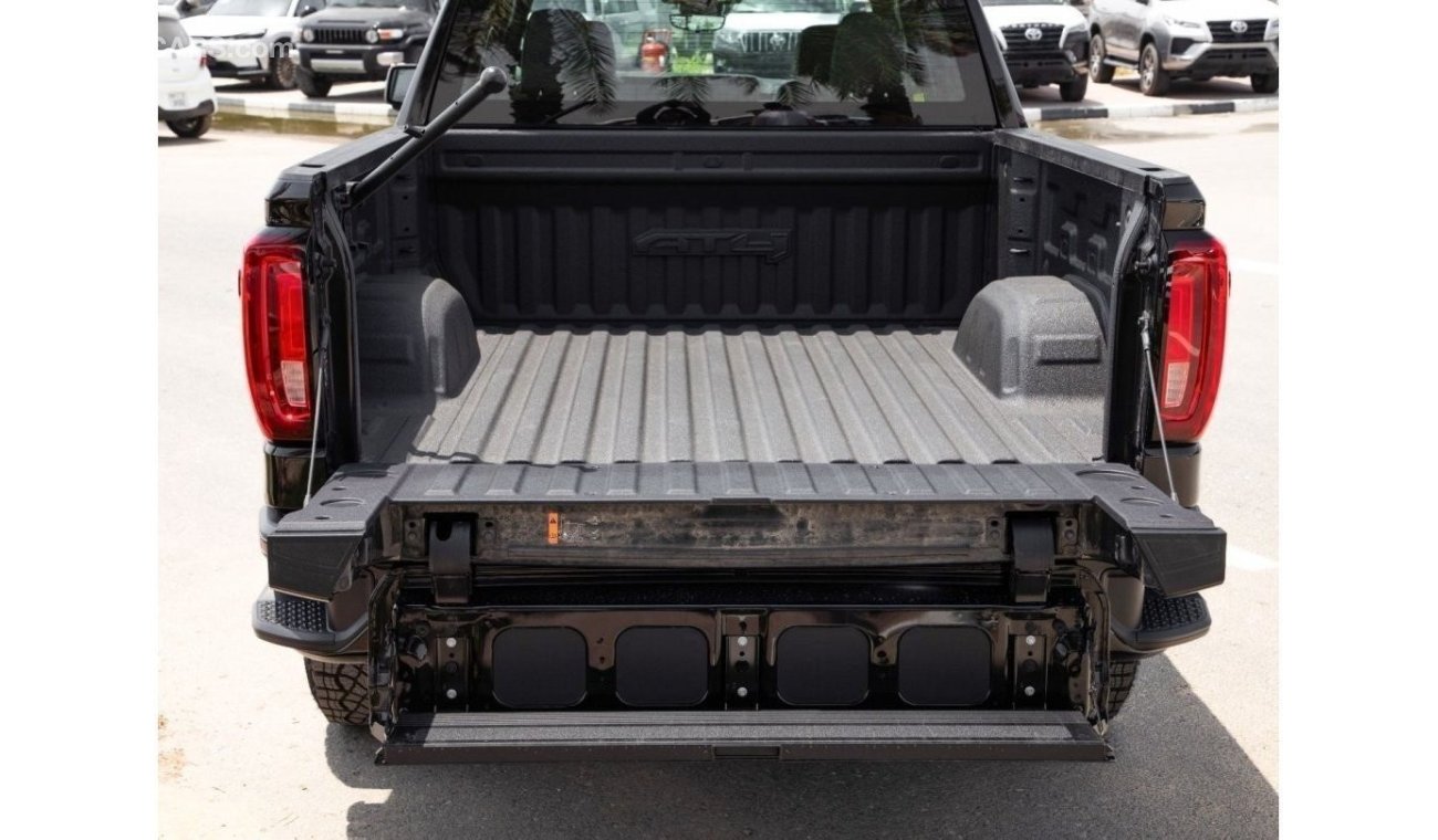 GMC Sierra AT4 4WD CrewCab.