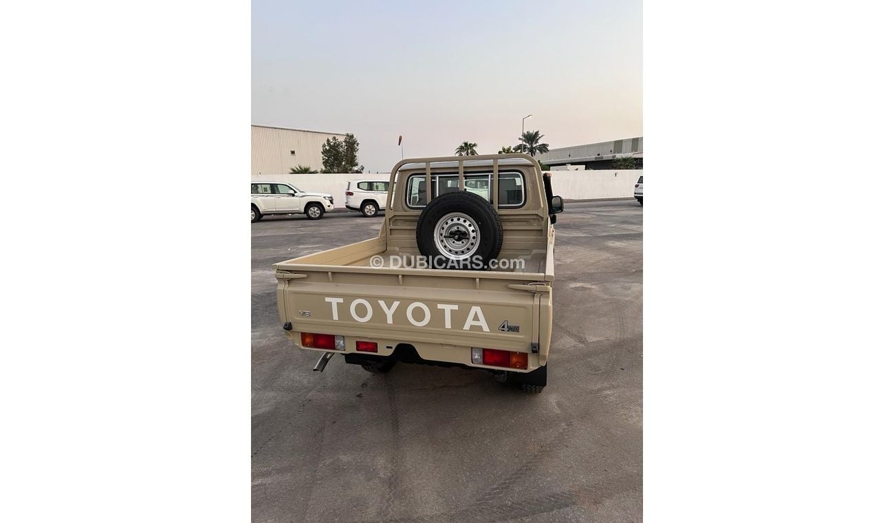 Toyota Land Cruiser Pick Up 4.5 L Diesel V8 GCC Specs D/C