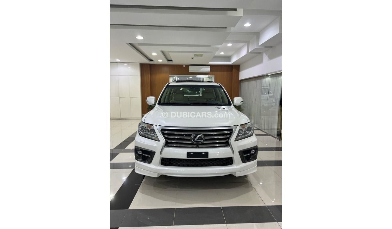 Lexus LX570 Sport Platinum 5.7L LEXUS 570 S model 2015 GCC ORIGINAL PINTS WITHOUT ANY ACCIDENT