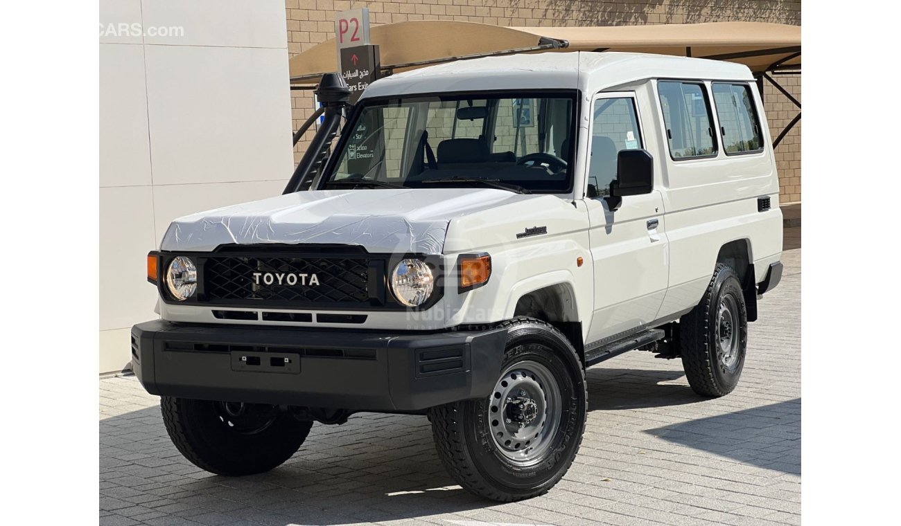 تويوتا لاند كروزر هارد توب 2024 Toyota Land Cruiser LC78 E (3-Door) Hardtop 4.0L V6 Petrol M/T 4x4 Only For Export