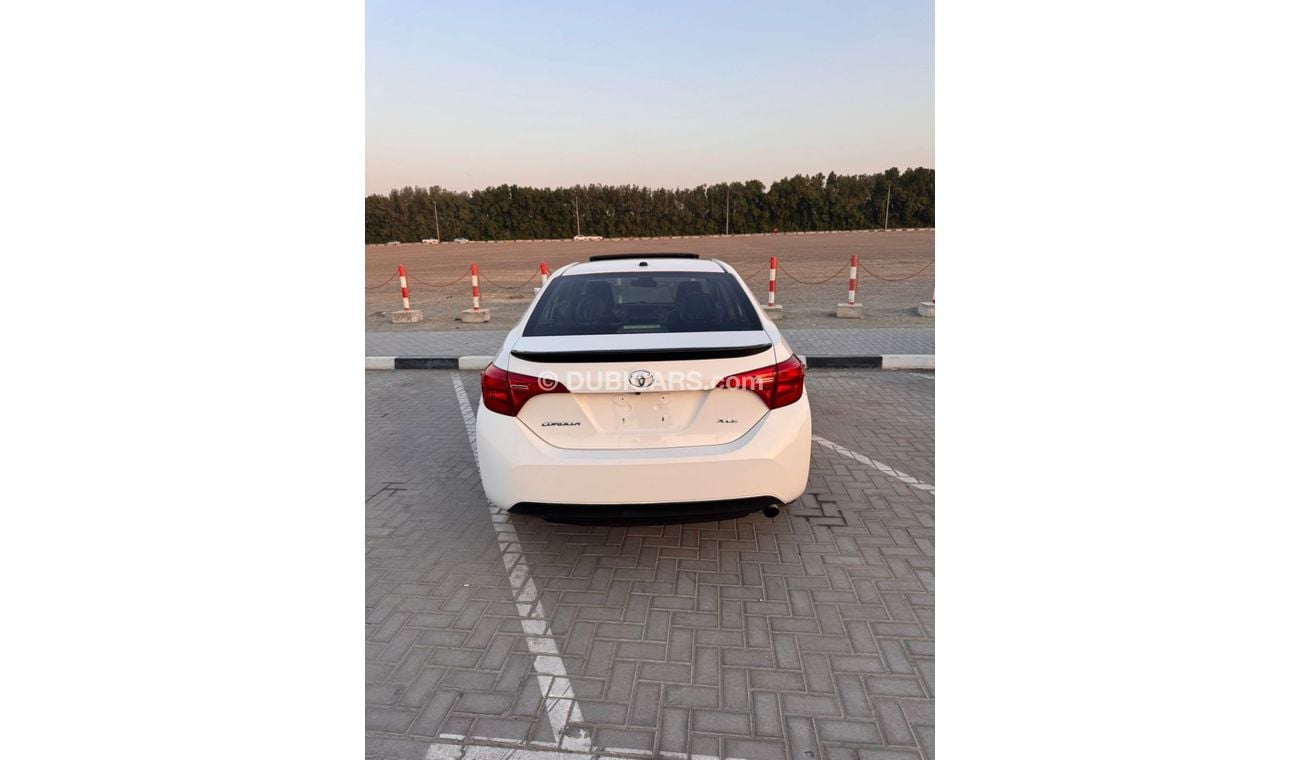 تويوتا كورولا XLE Full Option 1.8L Push Start Sunroof with Leather Seats and Alloy wheels