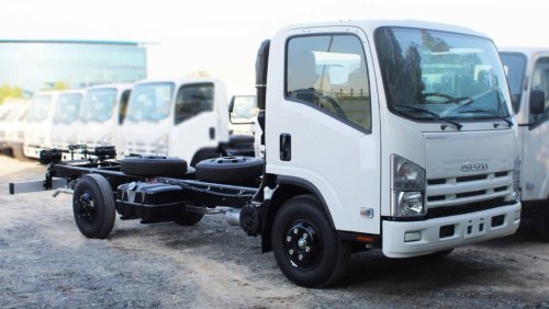 إيسوزو NPR 71L 4.6L LWB Cab Chassis MT 2023YM