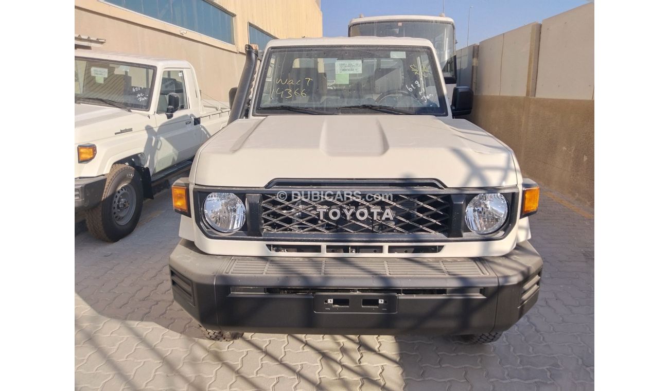 تويوتا لاند كروزر بيك آب LC79 SC 4.2L DIESEL| MANUAL | 2024 | 0 KM | 03 YEARS WARRANTY