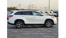 Toyota Highlander 2019 model LE 4x4 , leather seats and Trunk automatic