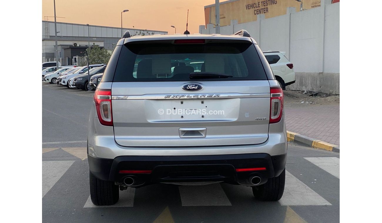 Ford Explorer Std 3.5L 4WD