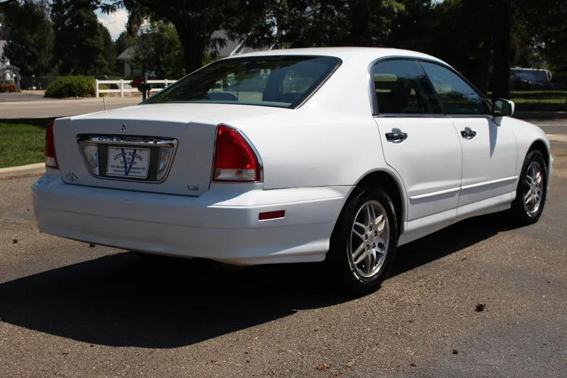 Mitsubishi Diamante exterior - Rear Left Angled