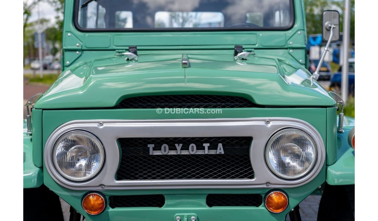 Toyota FJ Cruiser FJ-40