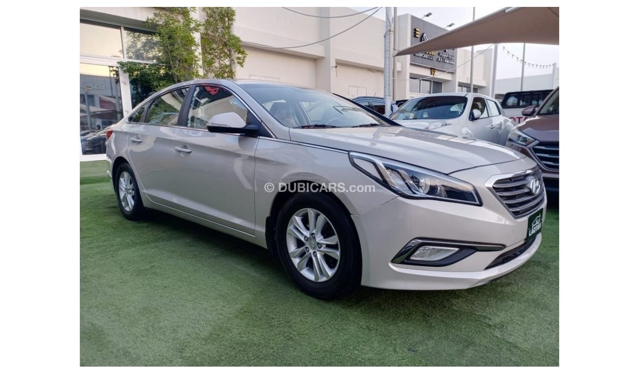 Hyundai Sonata 2016 Gulf model, cruise control, rear camera screen, front and rear air conditioning, alloy wheels i