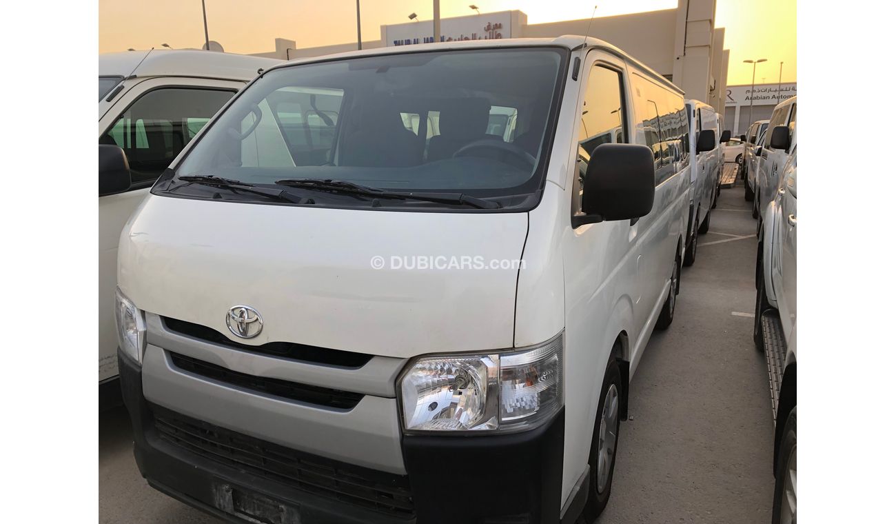 Toyota Hiace Toyota Hiace bus 15 str,model:2015. only done 88000 km