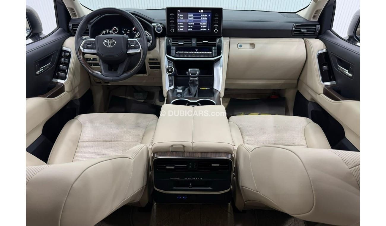 تويوتا لاند كروزر 2024 Toyota Land Cruiser GXR V6, April 2028 Toyota Warranty + Service Pack, Low Kms, GCC