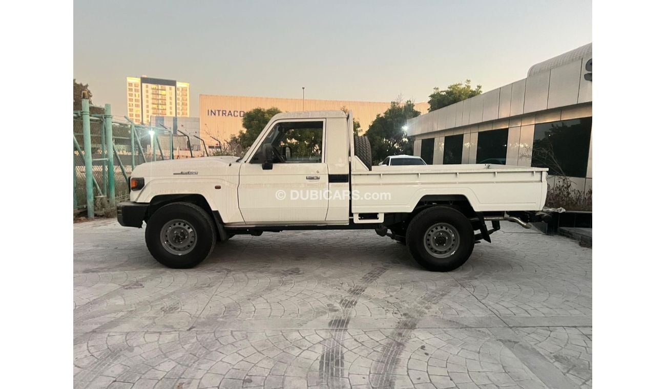 تويوتا لاند كروزر بيك آب 79 SC 2.8L DIESEL AUTOMATIC TRANSMISSION