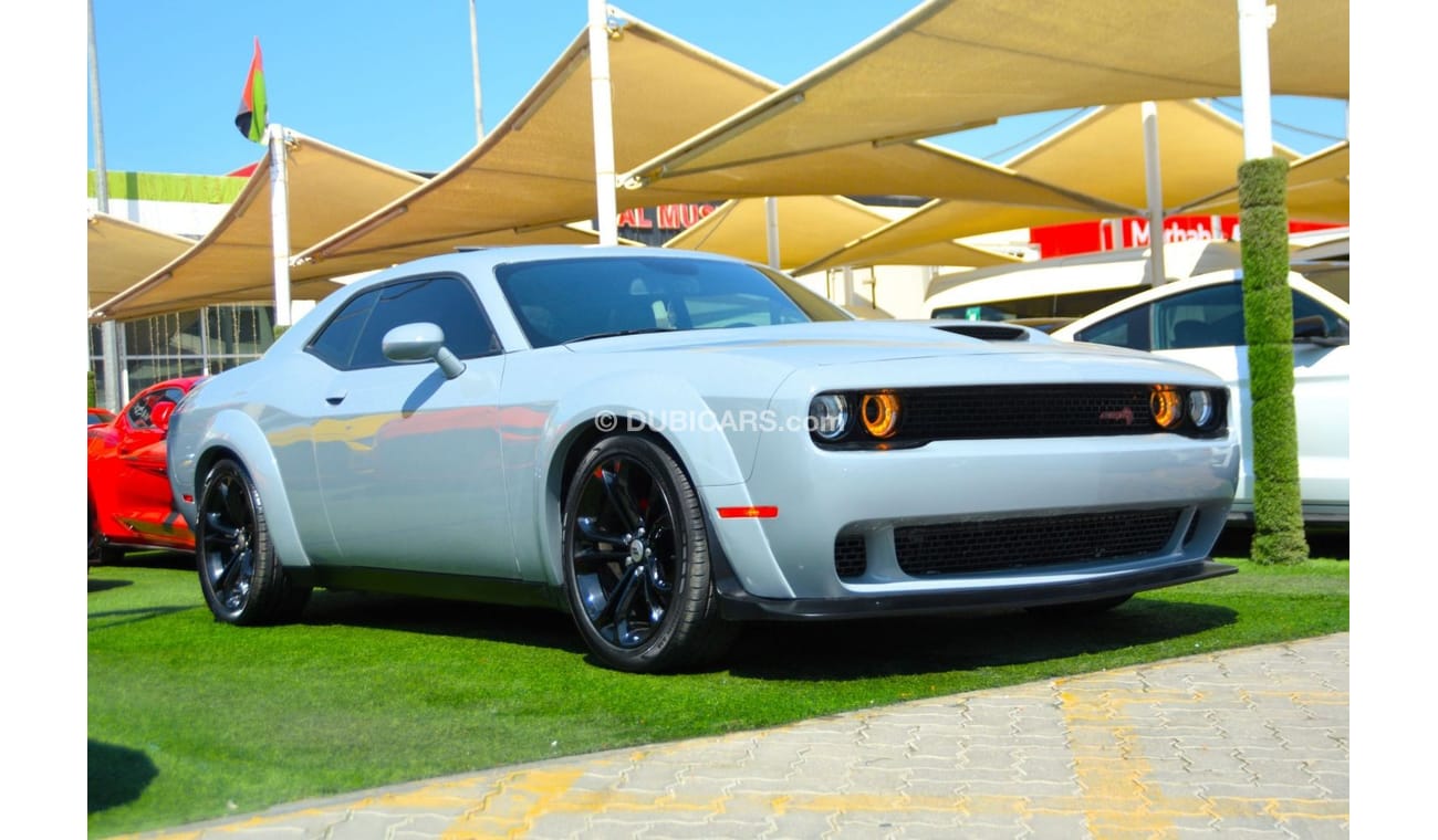 Dodge Challenger SXT Plus 3.6L