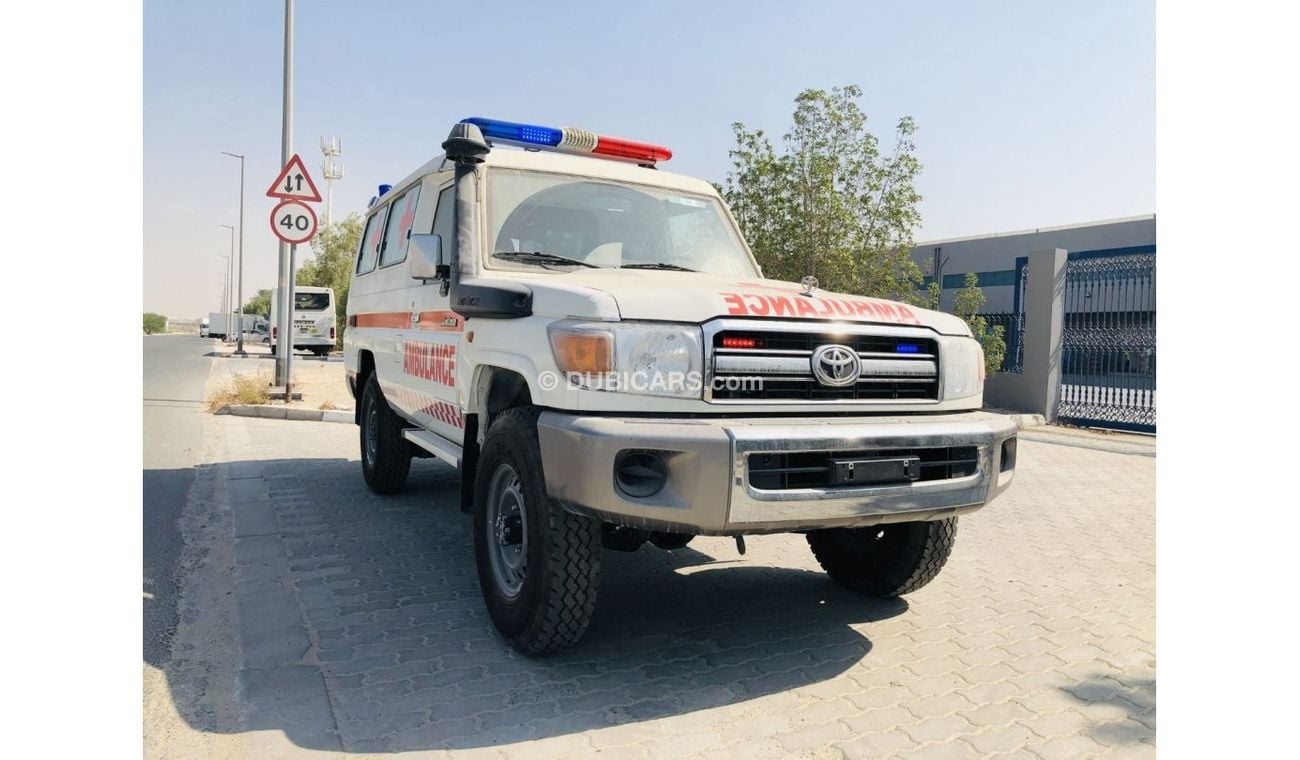 تويوتا لاند كروزر هارد توب TOYOTA LAND CRUISER 4.0 V6 PETROL WITH BASIC LIFE SUPPORT AMBULANCE 2023 MODEL