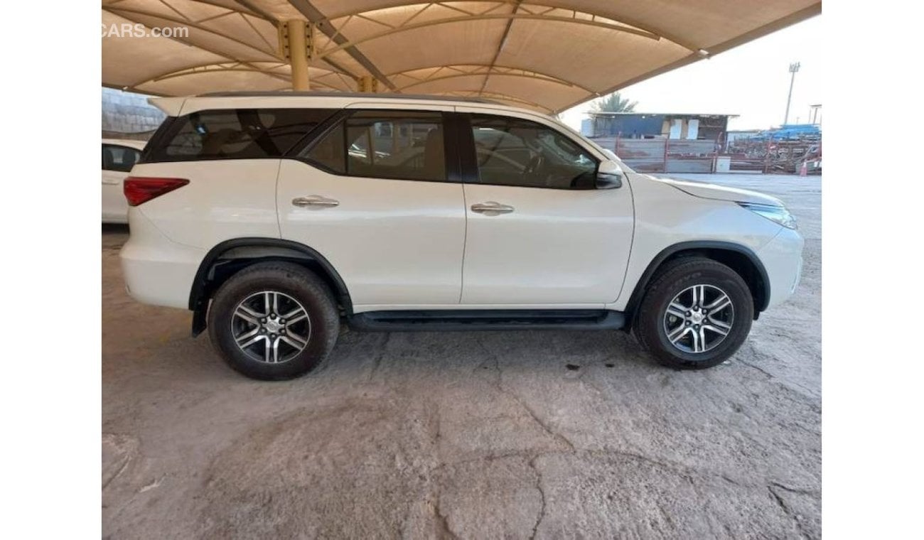 Toyota Fortuner TOYOTA FORTUNER 2.7EXR 2019 IN EXCELLENT CONDITION WITH ORGINAL SPARE KEYS