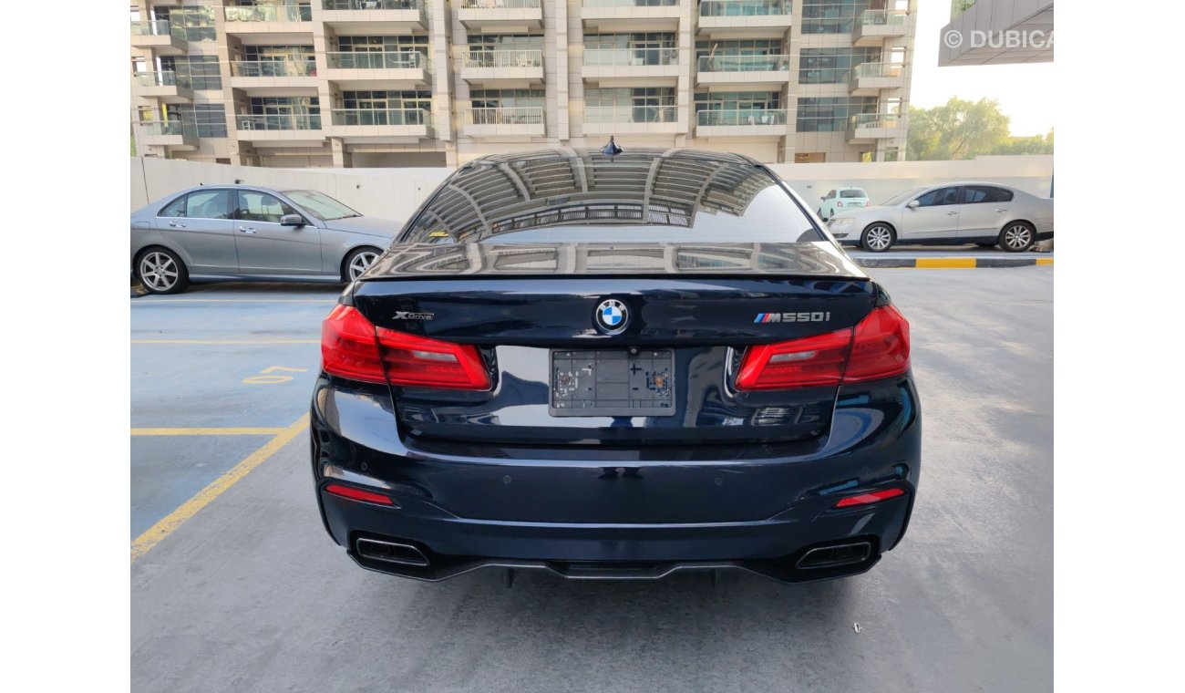 بي أم دبليو M550i