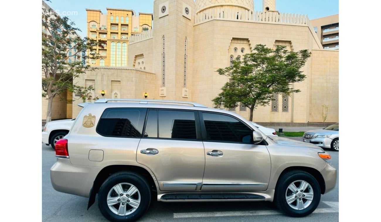 تويوتا لاند كروزر Toyota Land Cruiser 2014 GXR LHD