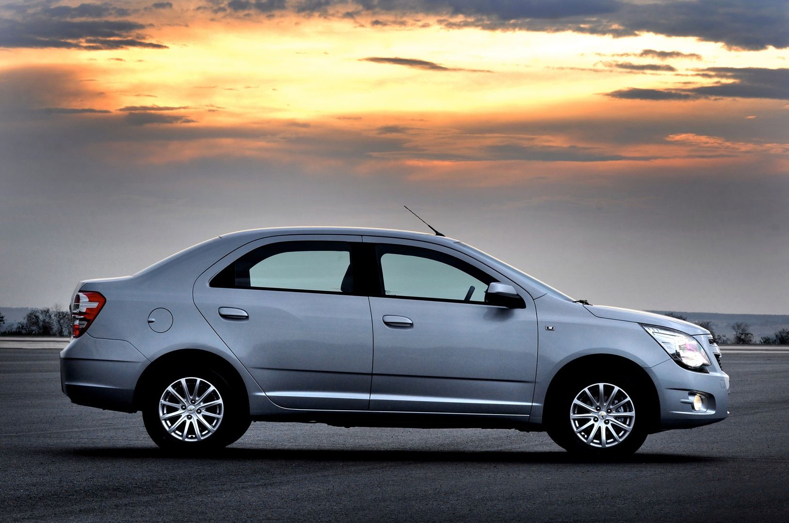 Chevrolet Cobalt exterior - Side Profile