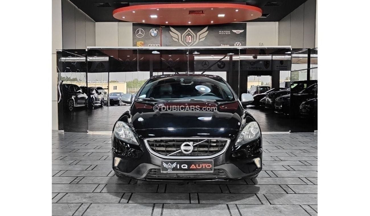 Volvo V40 R Design AED 1,000 P.M | 2016 VOLVO V40 T5 R- DESIGN 2.0L | GCC |  FULL SERVICE HISTORY | FLAWLESS C