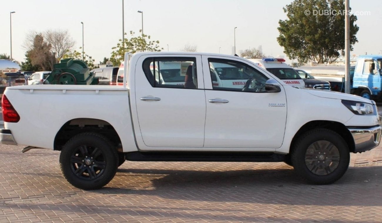 تويوتا هيلوكس HILUX 2.7L AT MED OPTION