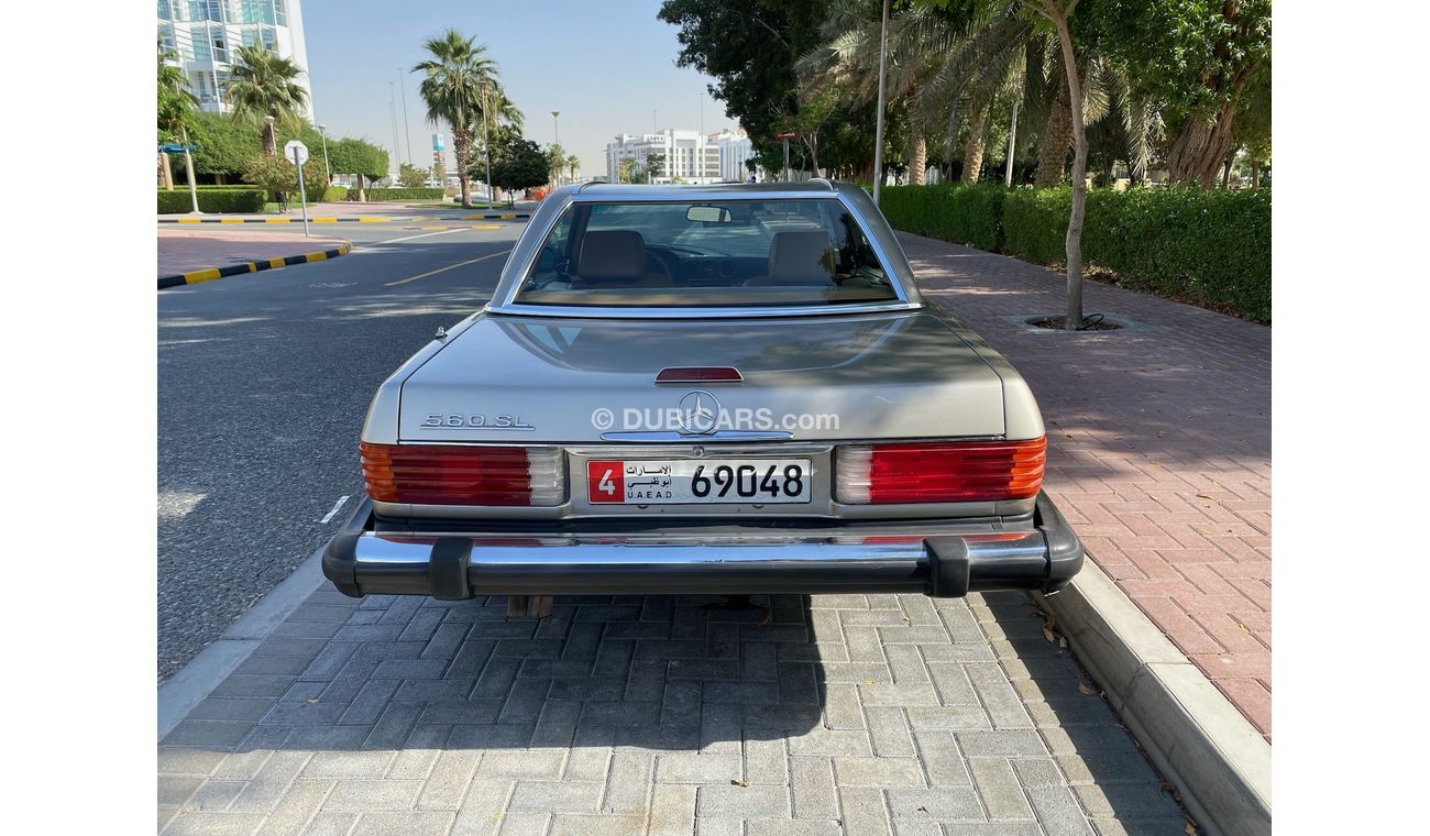 مرسيدس بنز 560 SL R107 in excellent condition