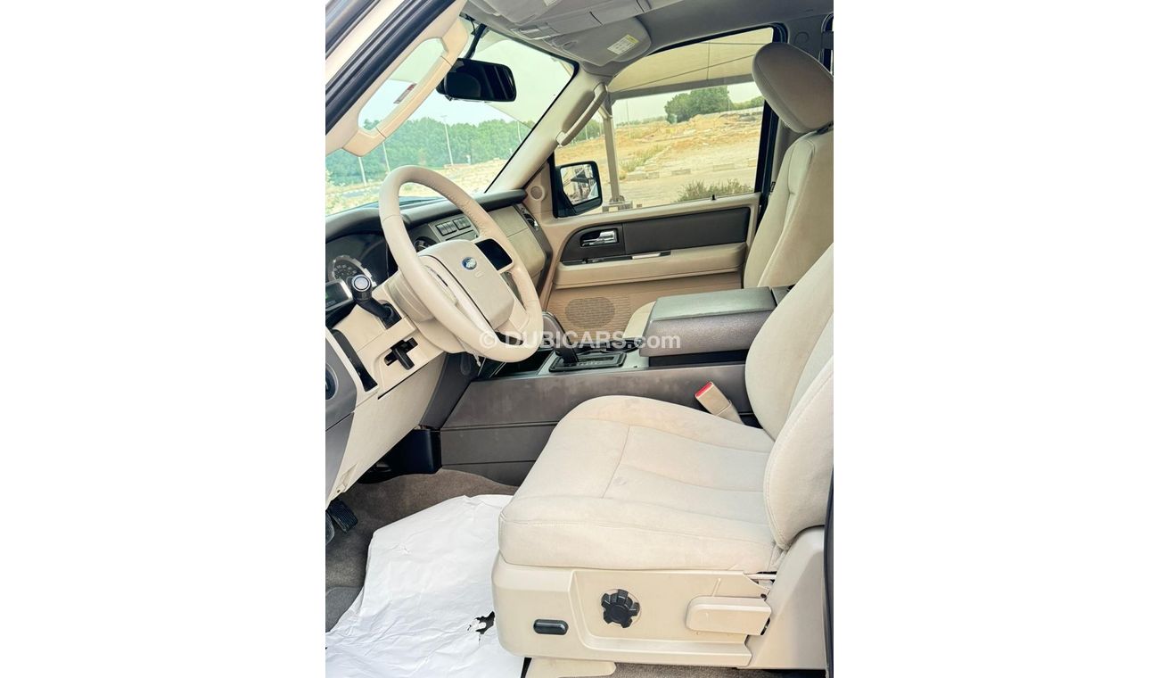 Ford Expedition XLT In excellent condition and requires no expenses