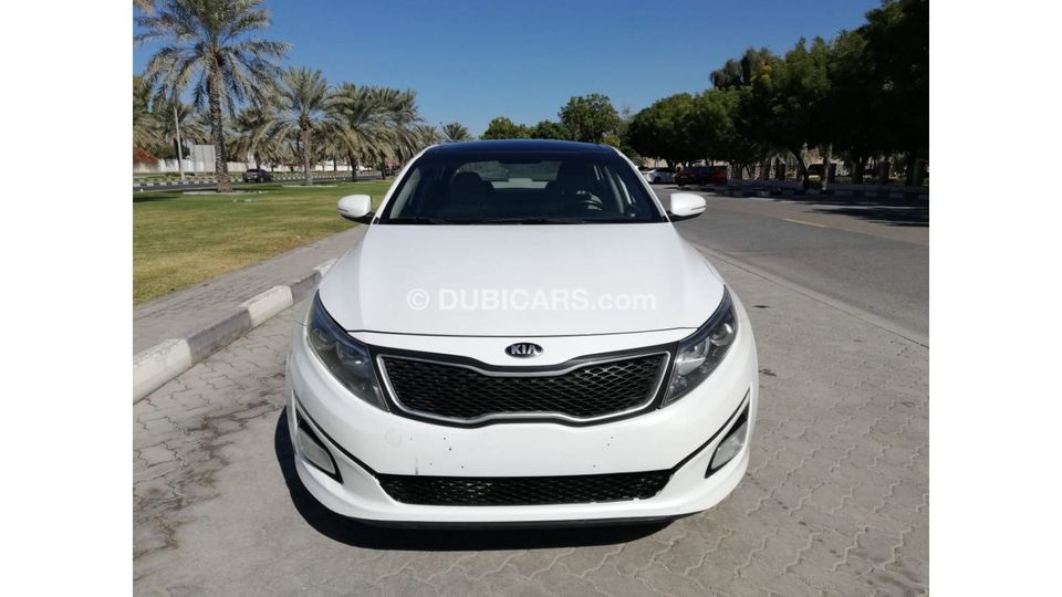 Kia Optima 2015 GCC specs, Panoramic Roof for sale: AED 31,000. White, 2015