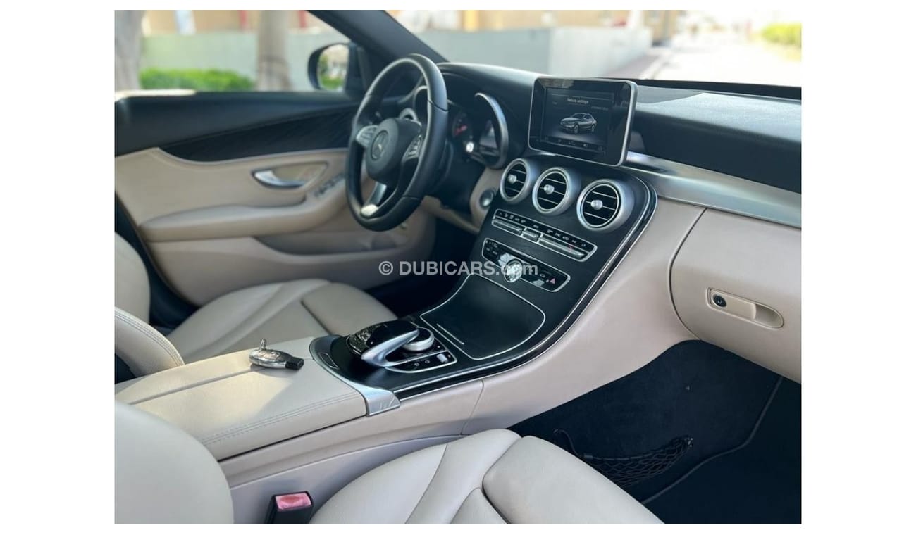 مرسيدس بنز C200 MERCEDES BENZ C200 2016 GCC FULL OPTIONS IN PERFECT CONDITIONS