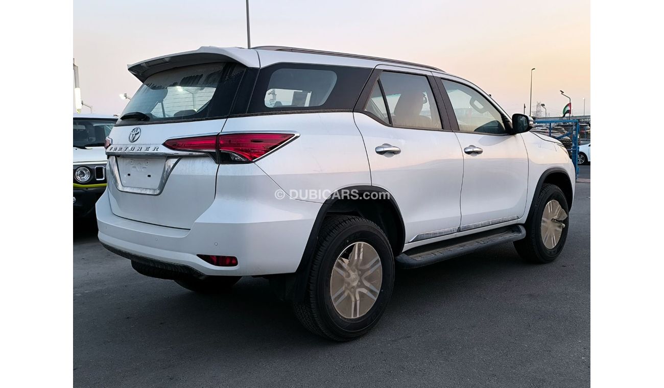 تويوتا فورتونر FORTUNER SR5  2.7L AT FULL OPTION PETROL 2024