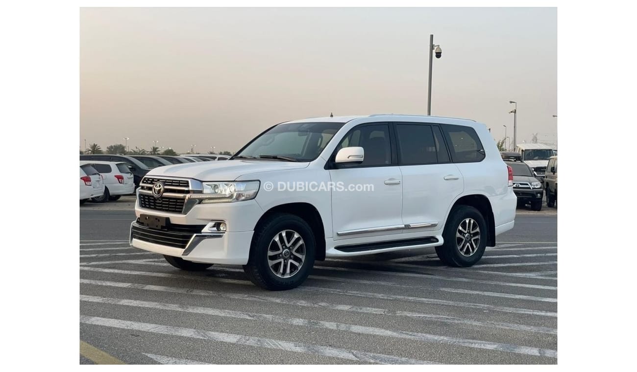 تويوتا لاند كروزر 2016 Toyota Land Cruiser GXR+ V6 4.0L - No accident - 111,000 Km