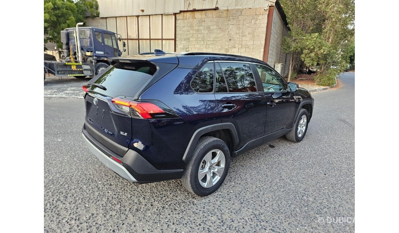 Toyota RAV4 XLE Perfect inside and out side