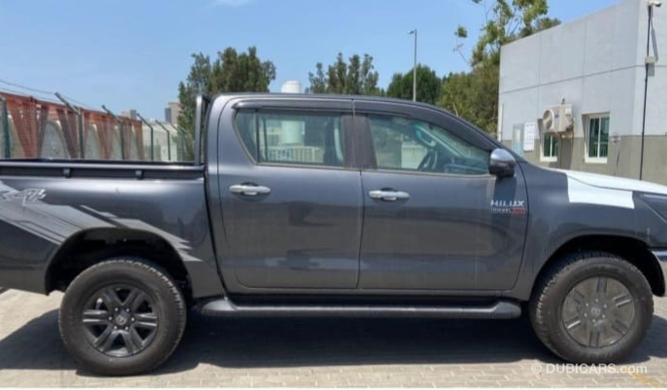 Toyota Hilux FULL OPTION WITH REAR A/C