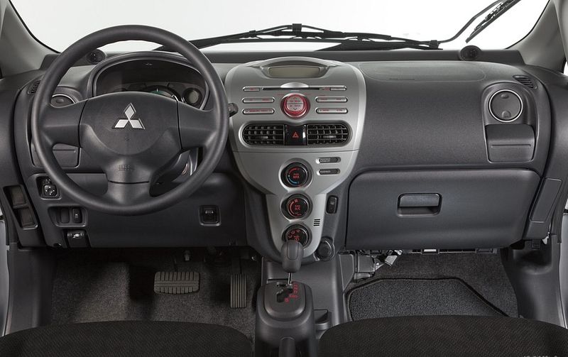 Mitsubishi iMiEV interior - Cockpit