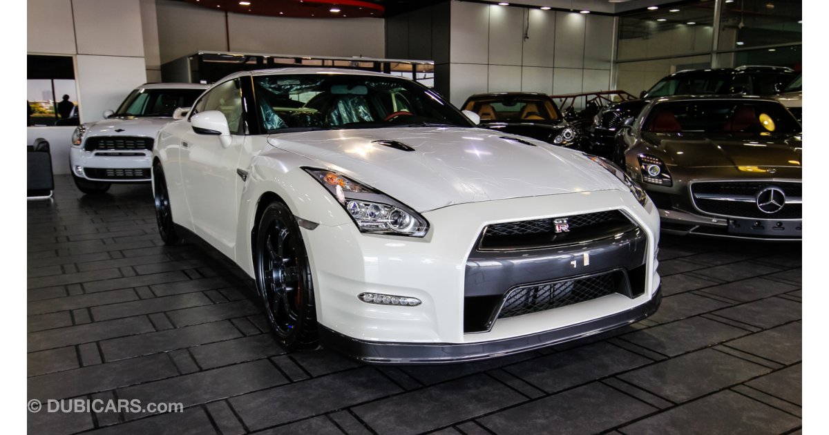 Nissan GT-R for sale: AED 395,000. White, 2016