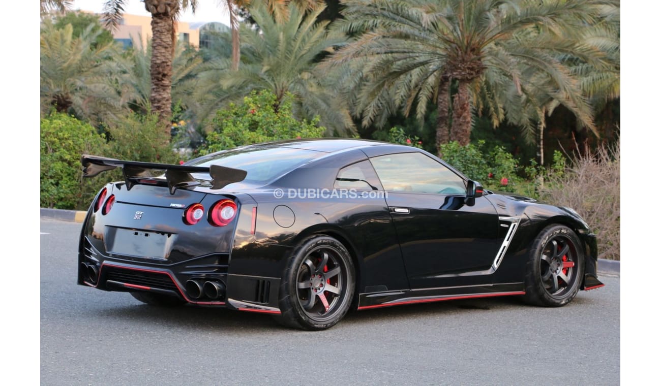 Nissan GTR NISSAN GTR BLACK EDITION GCC 2016  BODYKIT NISMO  FULL OPTION  FULL CARBON FIBER