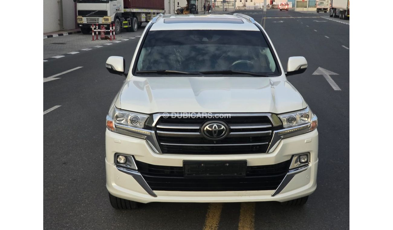 تويوتا لاند كروزر VXR 5.7L 4WD Toyota Land Cruiser VXR 5.7 S