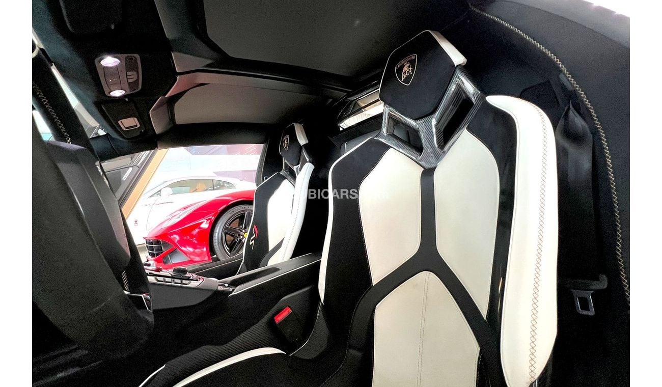 لامبورغيني أفينتادور LP770-4 SVJ Roadster  1 of 800 2019